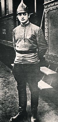Михаил Тухачевский, будущий Красный маршал, чьи войска и разгромили поляки на Висле. Фото 1921 года.